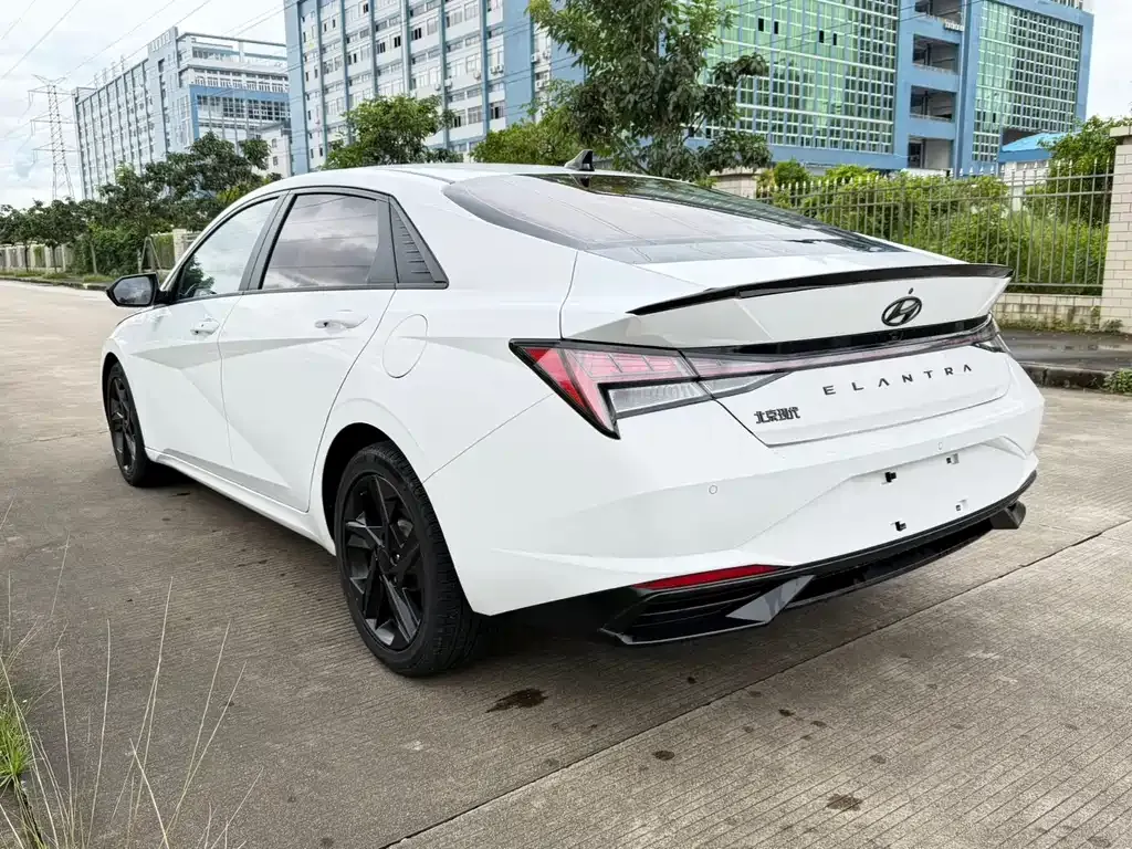 Hyundai Elantra — фото 9