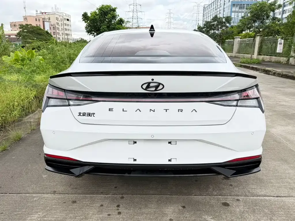 Hyundai Elantra — фото 4
