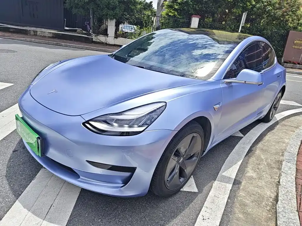 Tesla Model 3 — фото 1