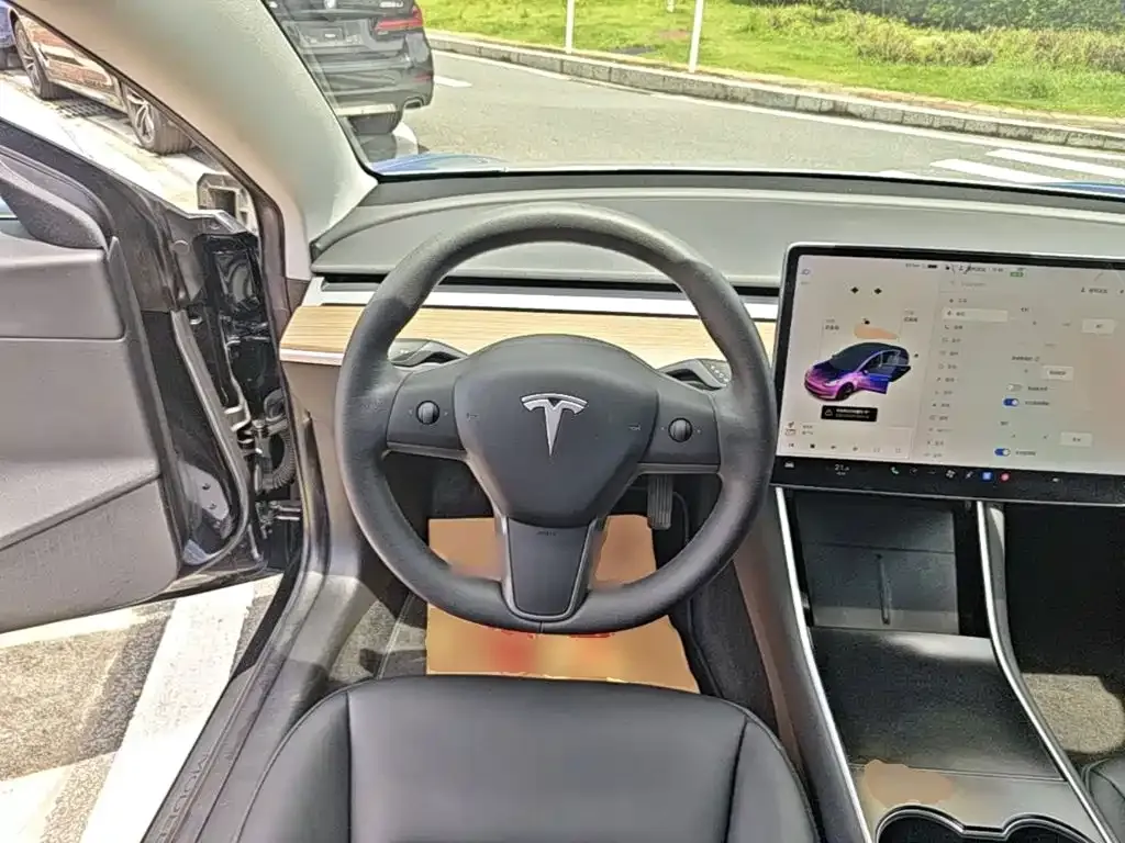 Tesla Model 3 — фото 9