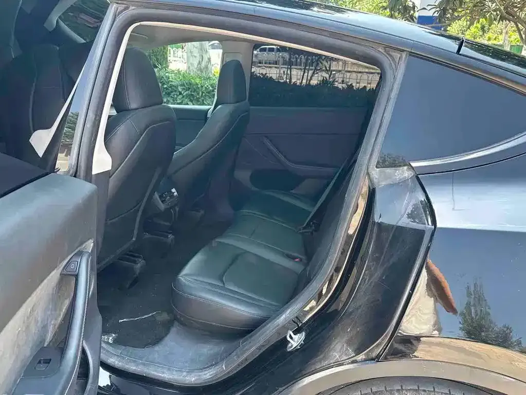 Tesla Model Y — фото 8
