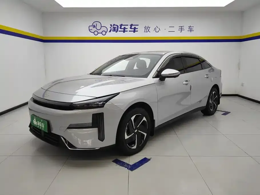 Geely Galaxy L6 — фото 1