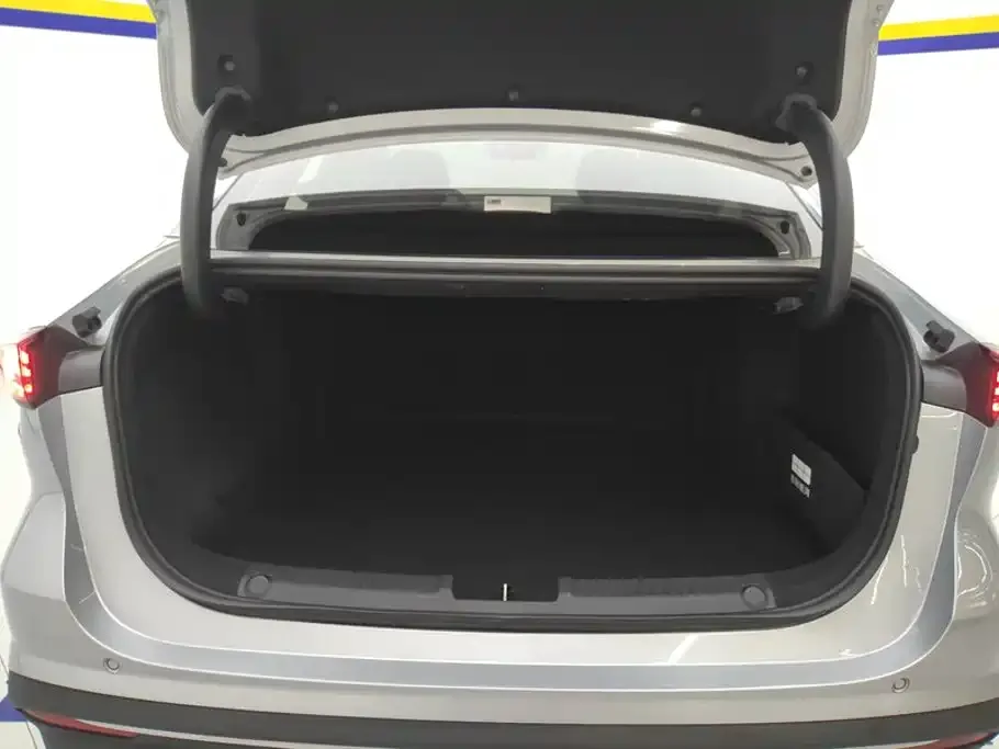 Geely Galaxy L6 — фото 4