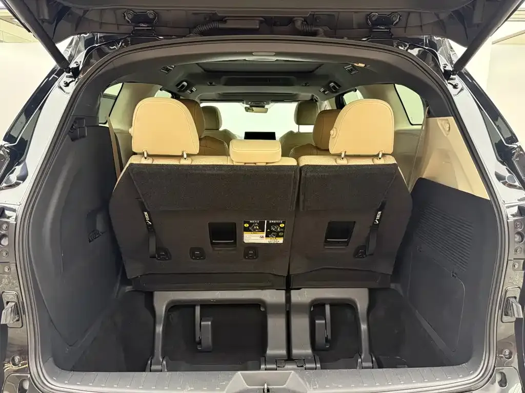 Toyota Granvia — фото 5