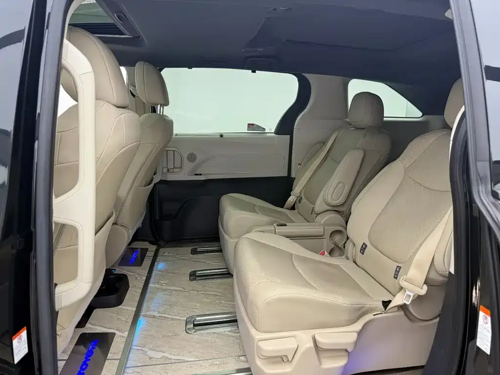 Toyota Granvia — фото 8