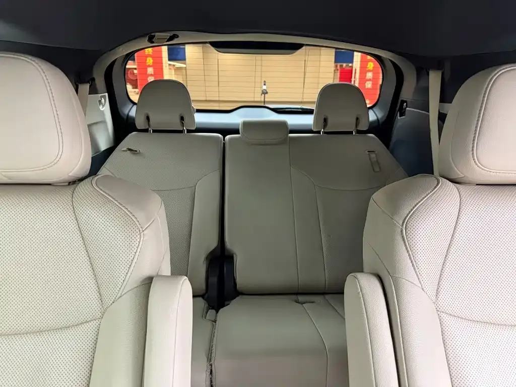 Toyota Granvia — фото 6
