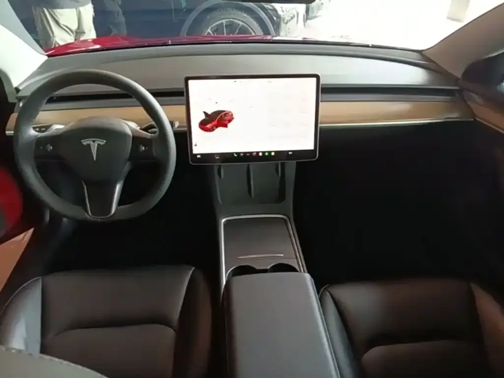 Tesla Model 3 — фото 4