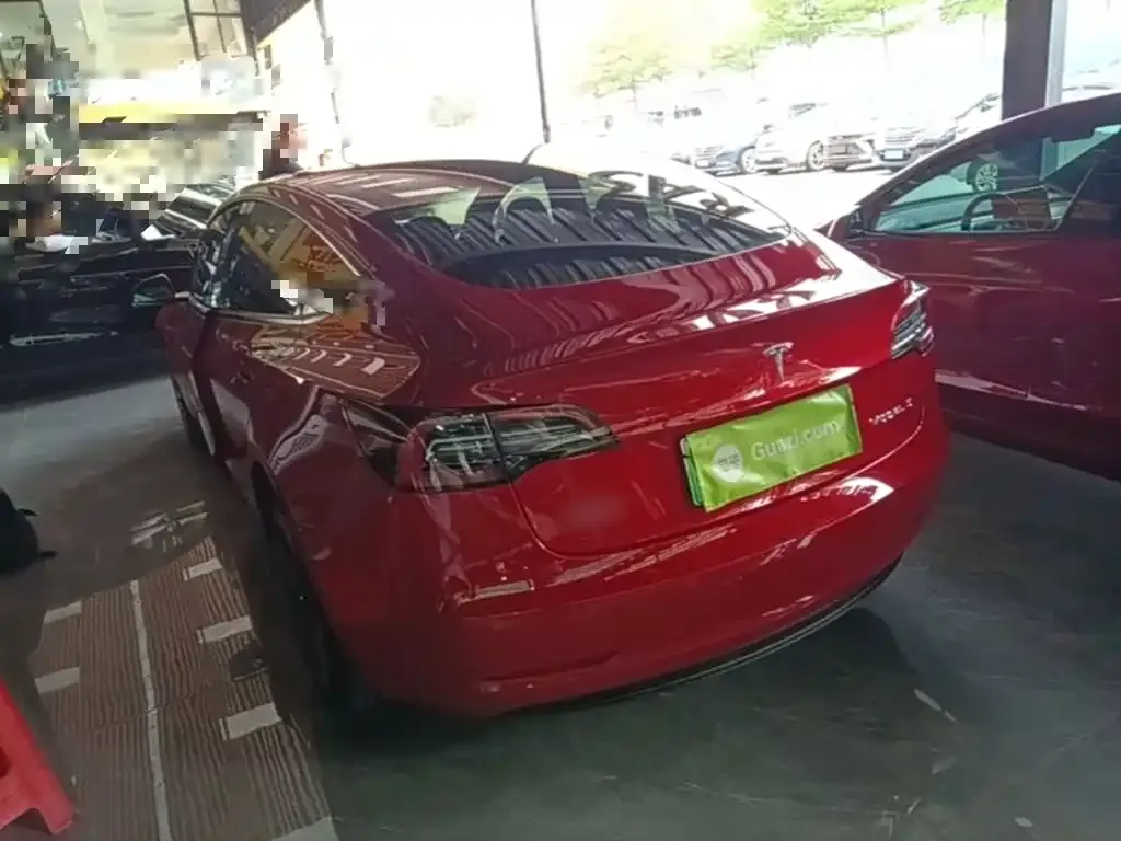 Tesla Model 3 — фото 3