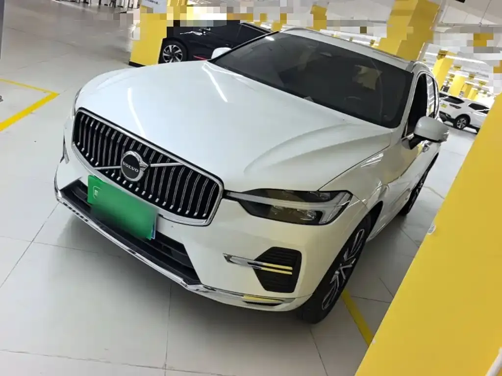 Volvo XC60 — фото 1