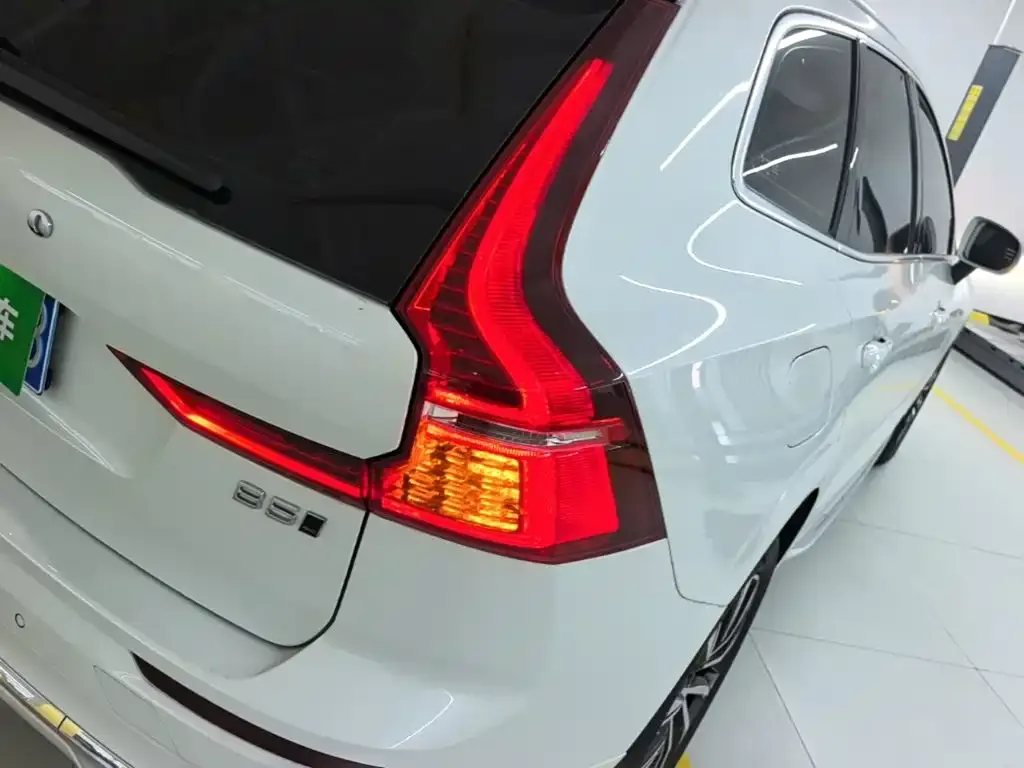 Volvo XC60 — фото 10
