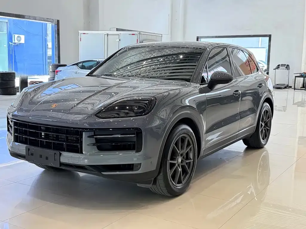 Porsche Cayenne — фото 1