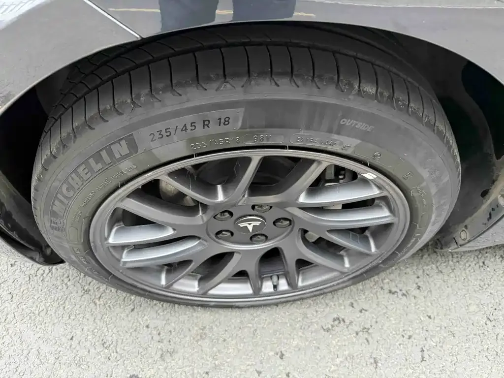 Tesla Model 3 — фото 2