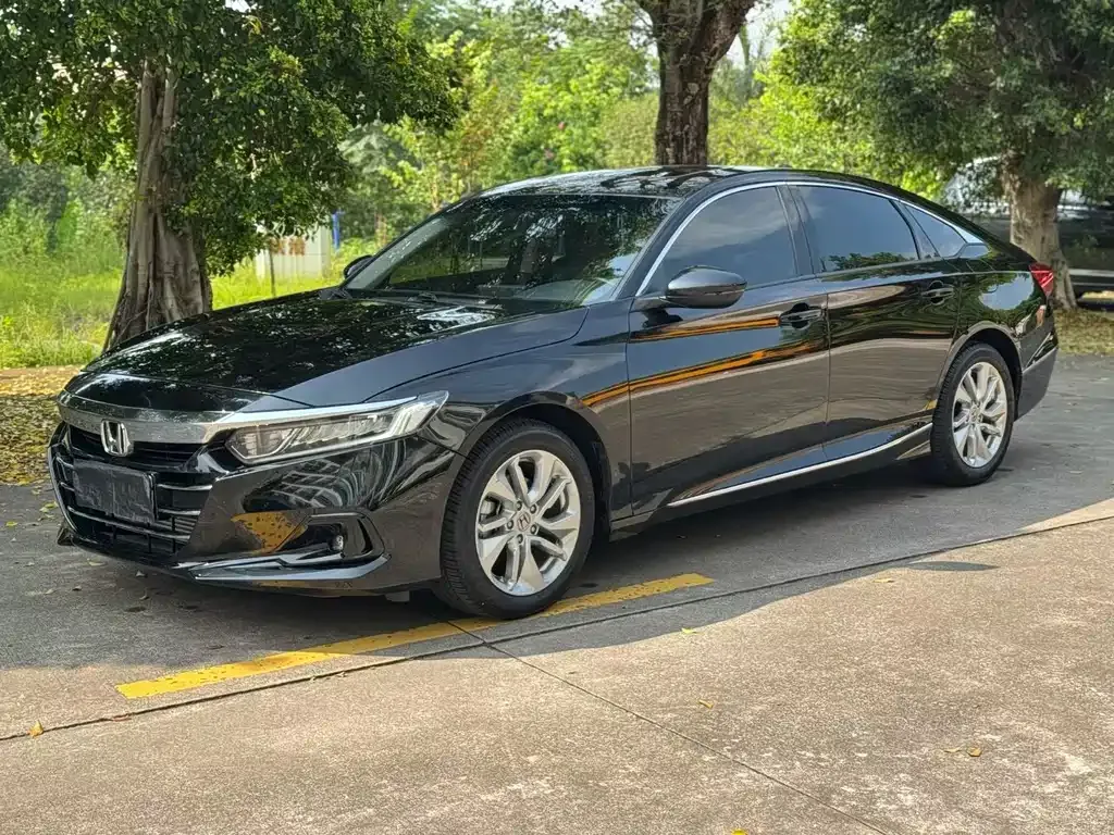 Honda Accord — фото 1