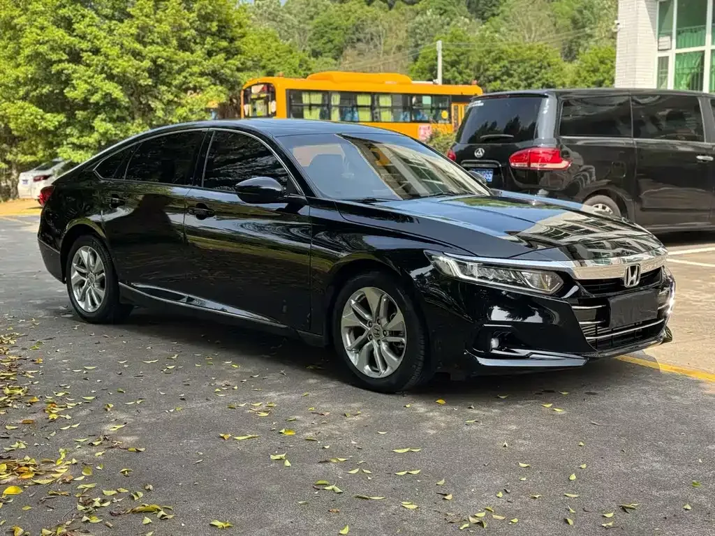 Honda Accord — фото 8