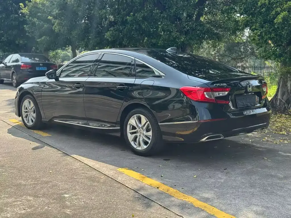 Honda Accord — фото 9