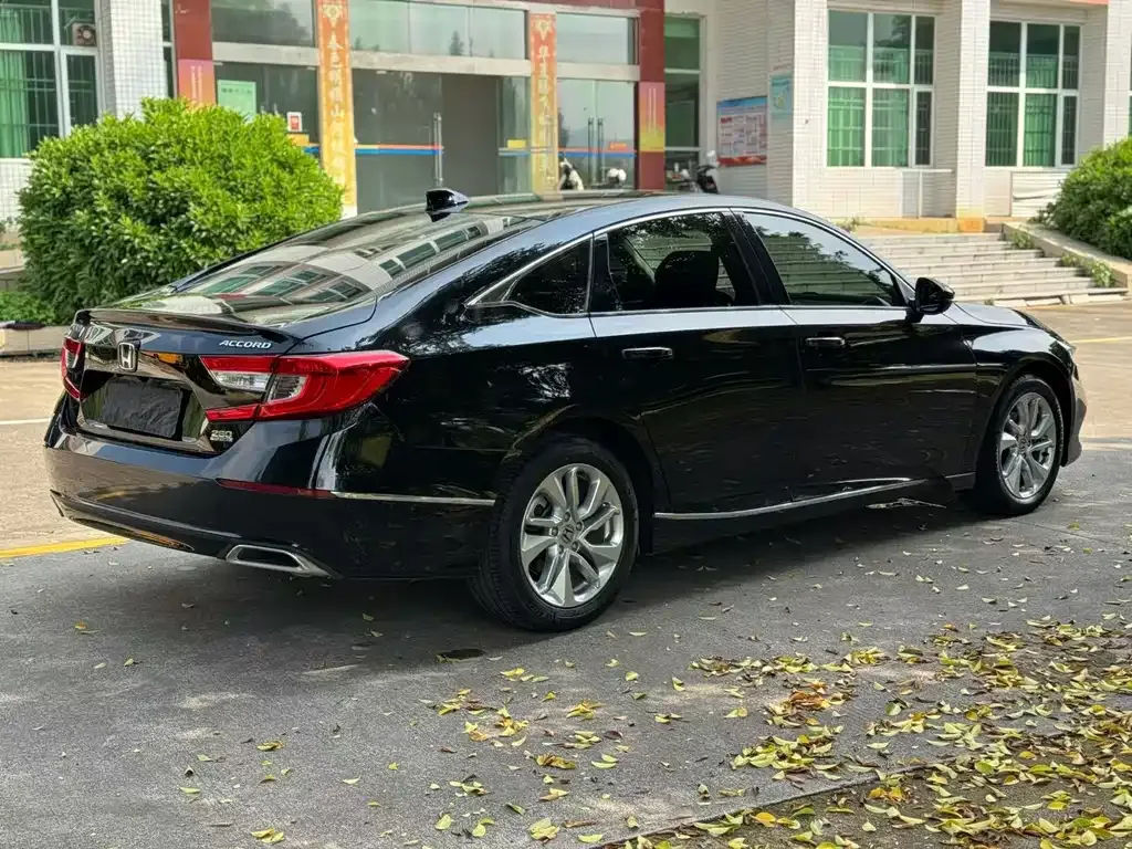 Honda Accord — фото 7