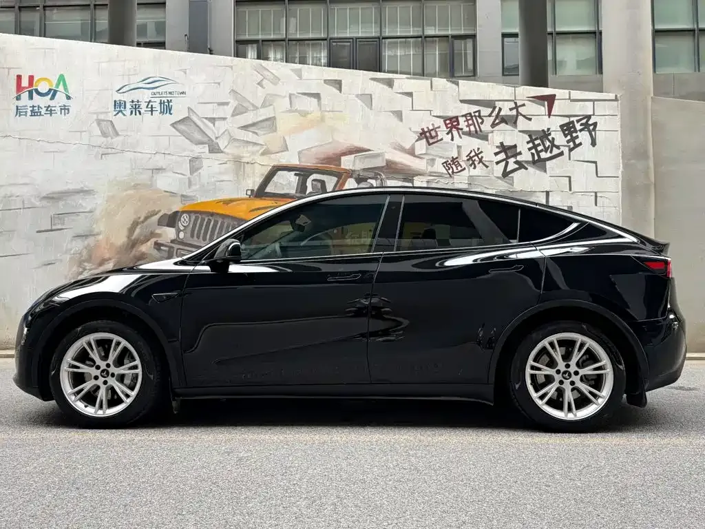 Tesla Model Y — фото 10