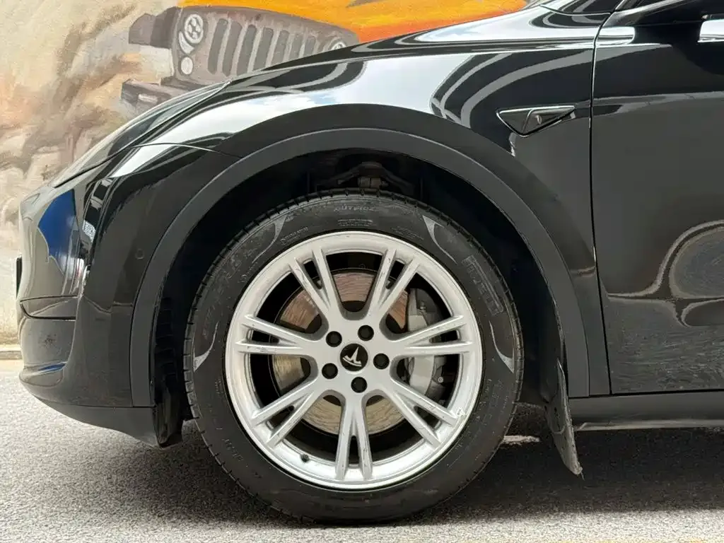 Tesla Model Y — фото 7