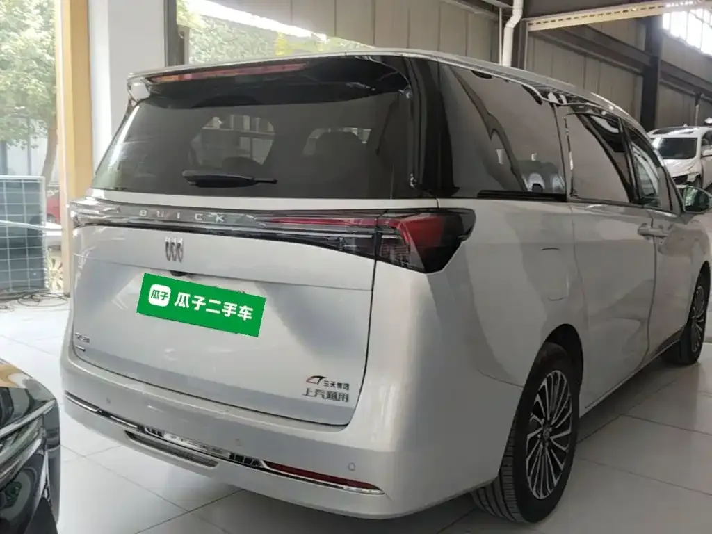 Buick GL8 Hybrid — фото 10