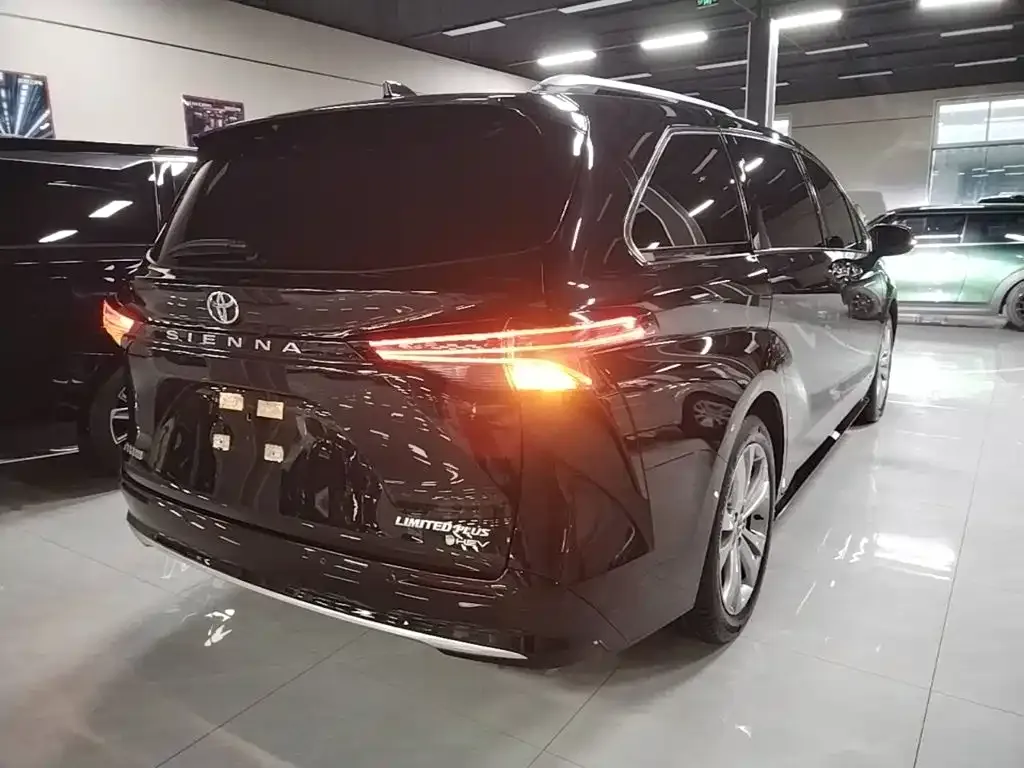 Toyota Sienna — фото 9