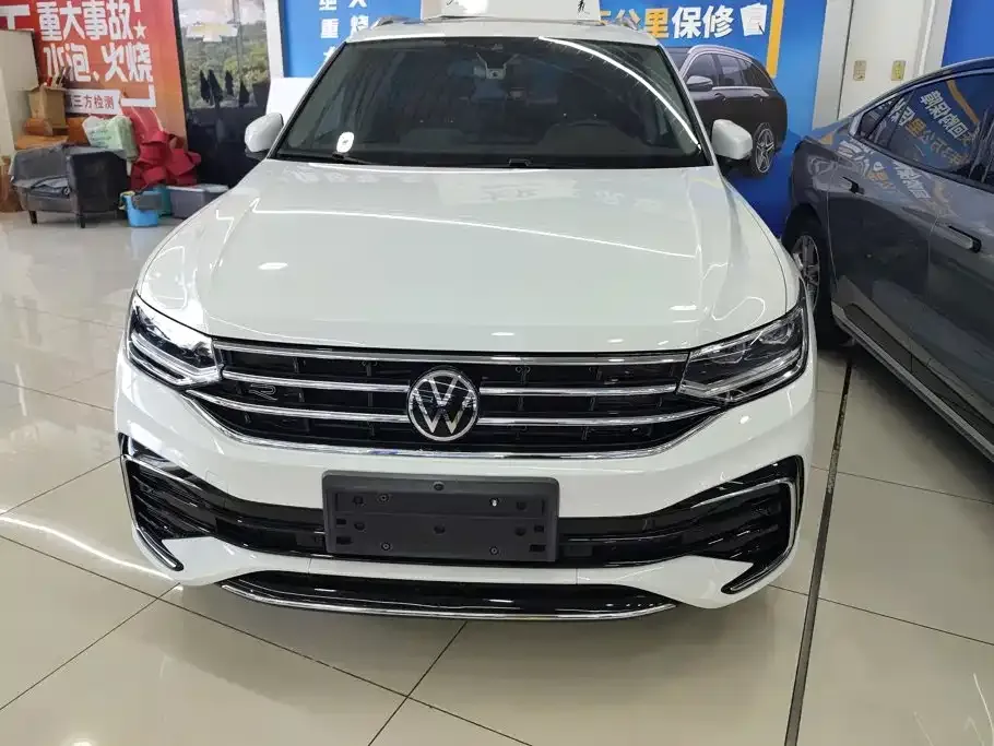 Volkswagen Tiguan L — фото 9