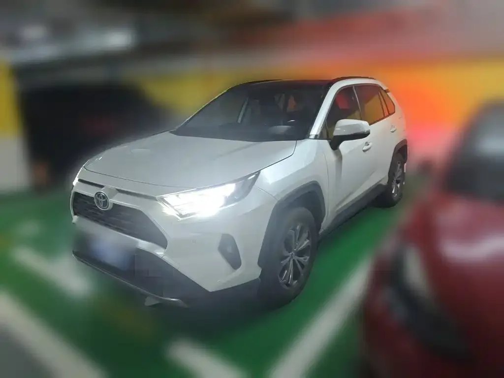 Toyota RAV4 — фото 1