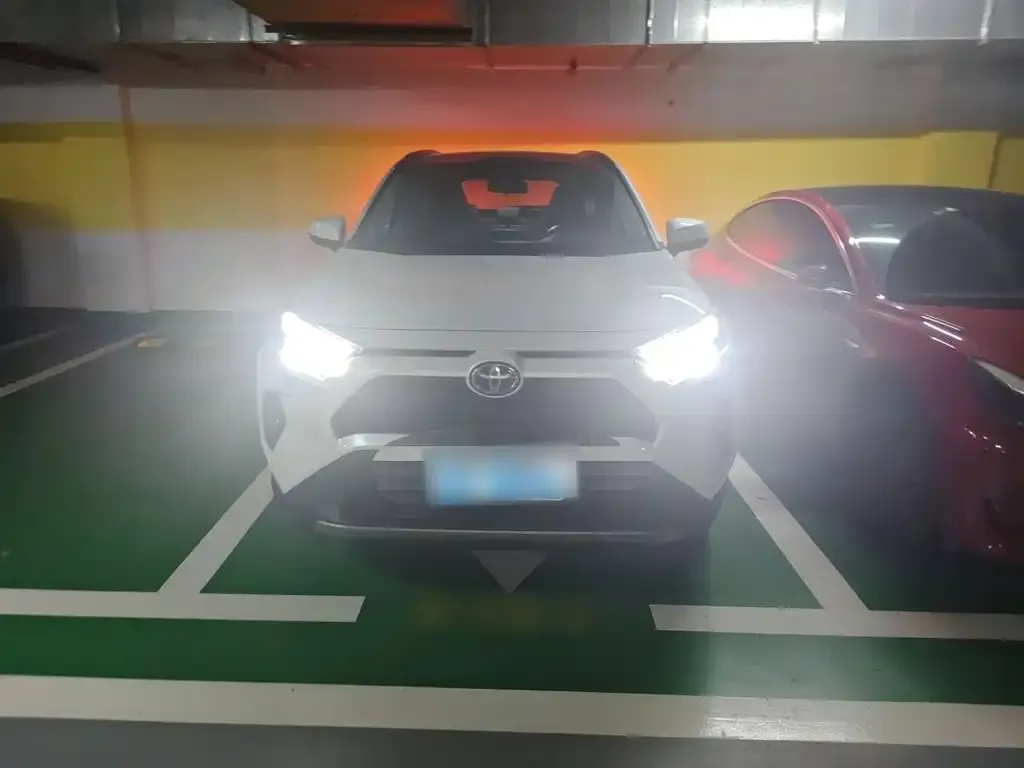 Toyota RAV4 — фото 2