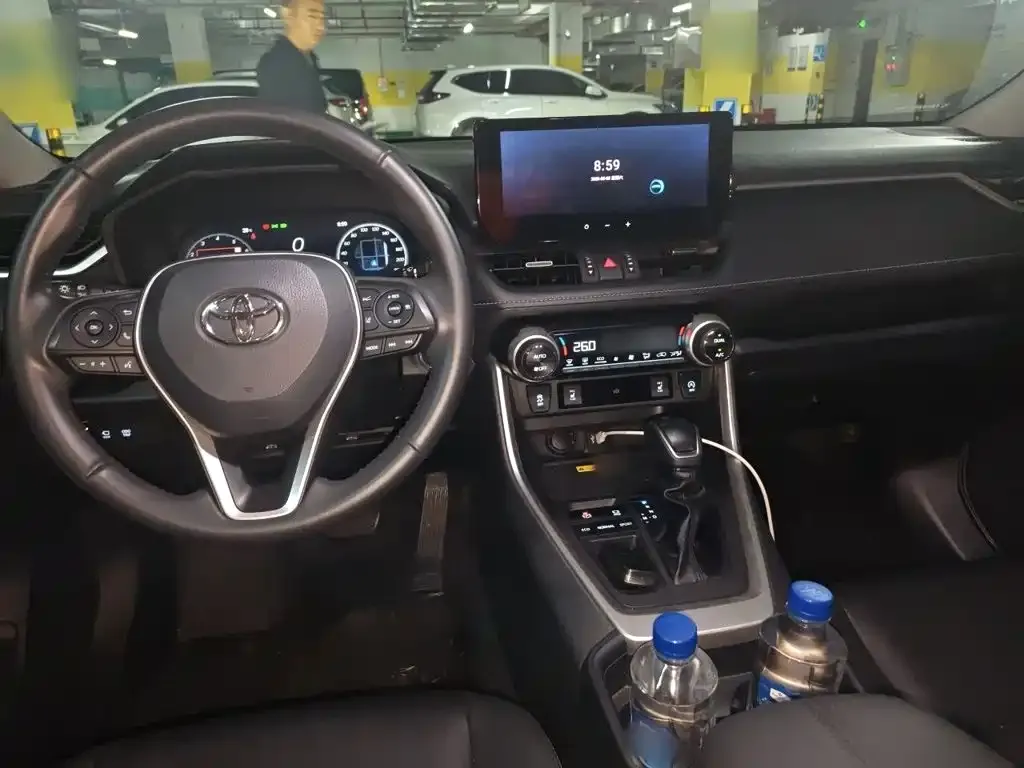 Toyota RAV4 — фото 10