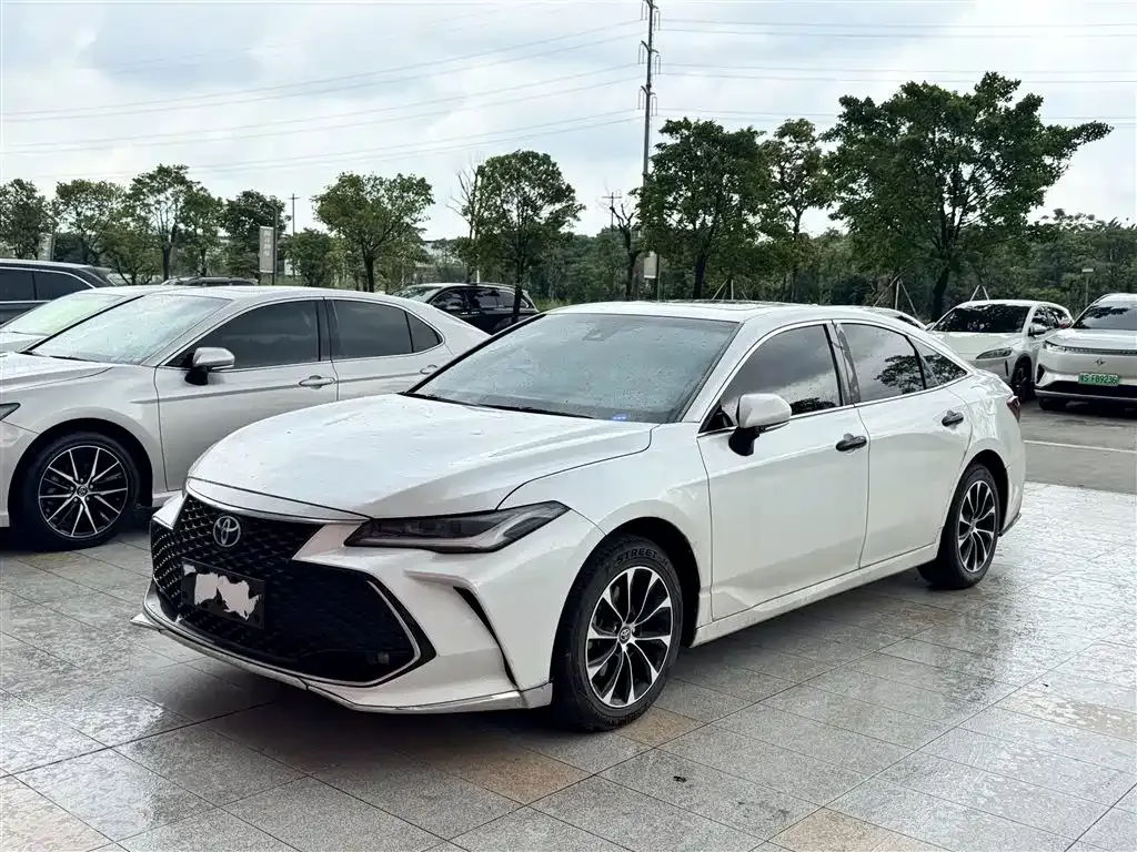 Toyota Avalon — фото 1