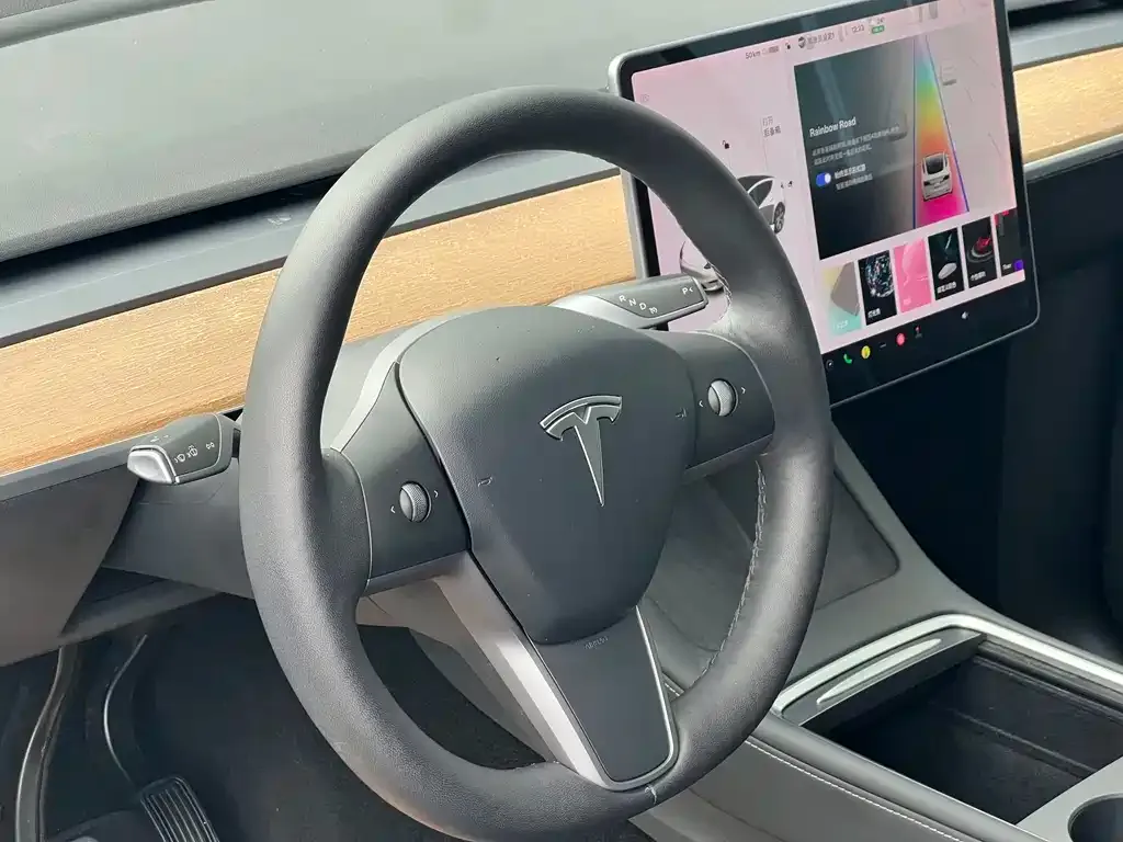 Tesla Model Y — фото 9