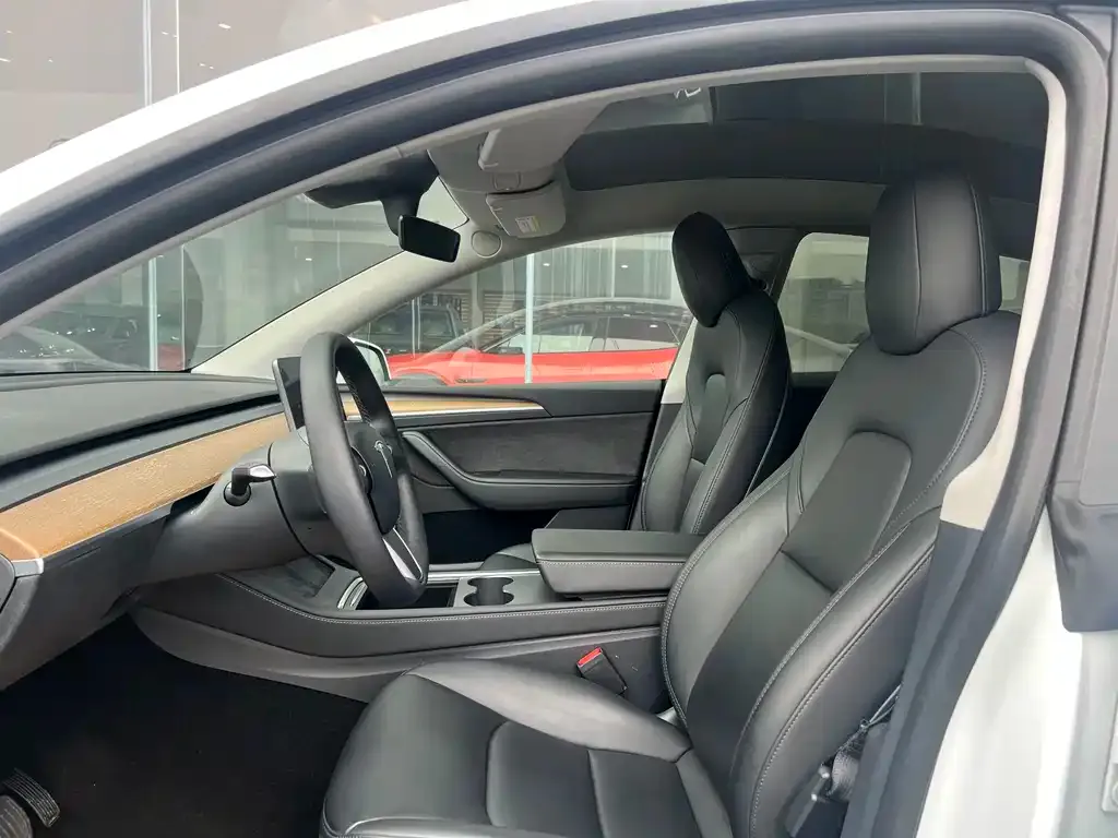Tesla Model Y — фото 5
