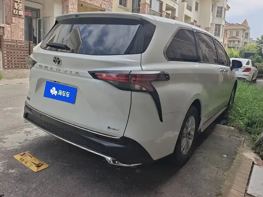 Toyota Granvia — фото 6