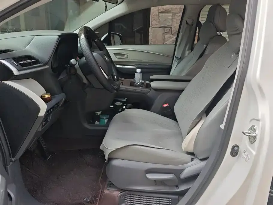 Toyota Granvia — фото 10