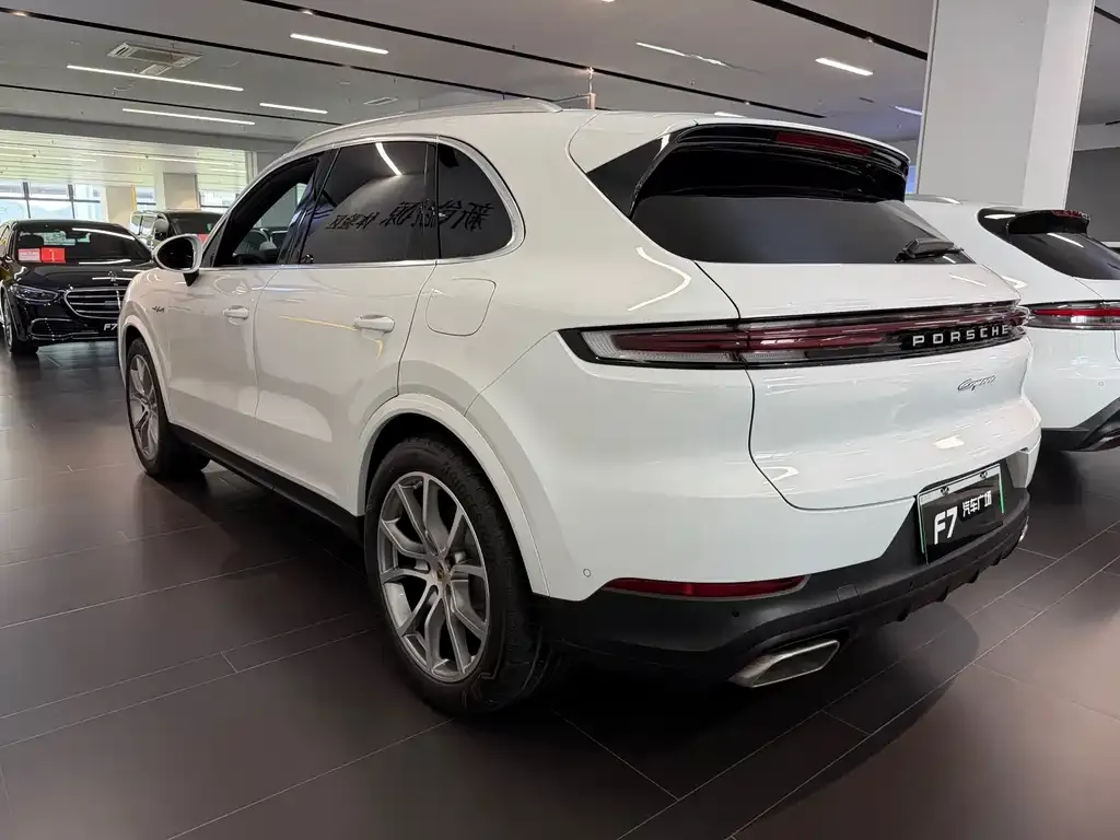 Porsche Cayenne Hybrid — фото 6