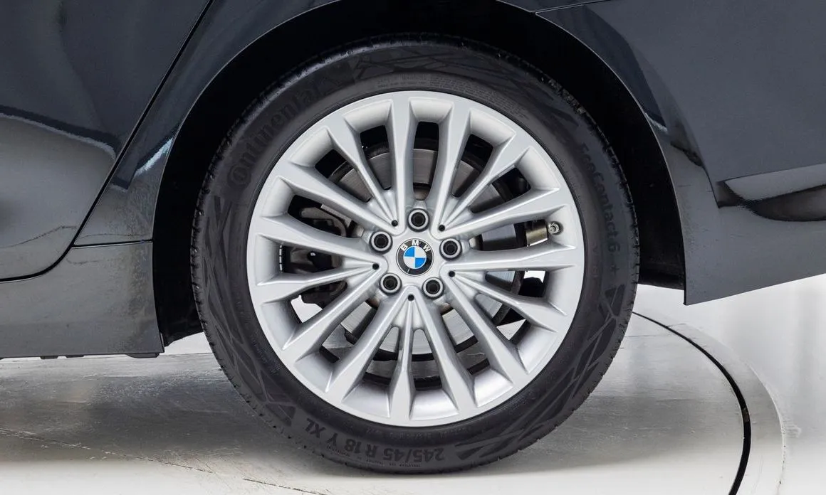 BMW 5-Series — фото 10