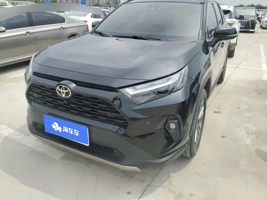 Toyota RAV4 — фото 1