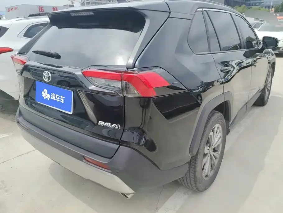 Toyota RAV4 — фото 9