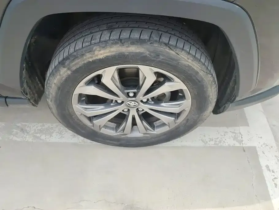Toyota RAV4 — фото 3