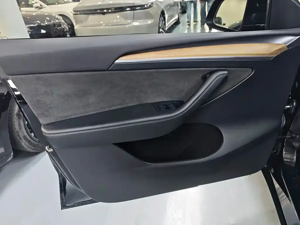 Tesla Model Y — фото 5