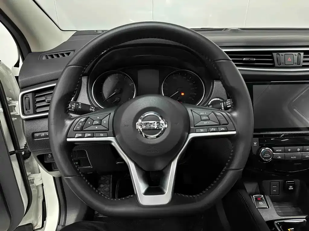 Nissan Qashqai — фото 9