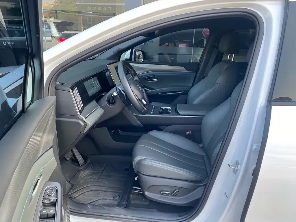 BYD L DM-i — фото 2