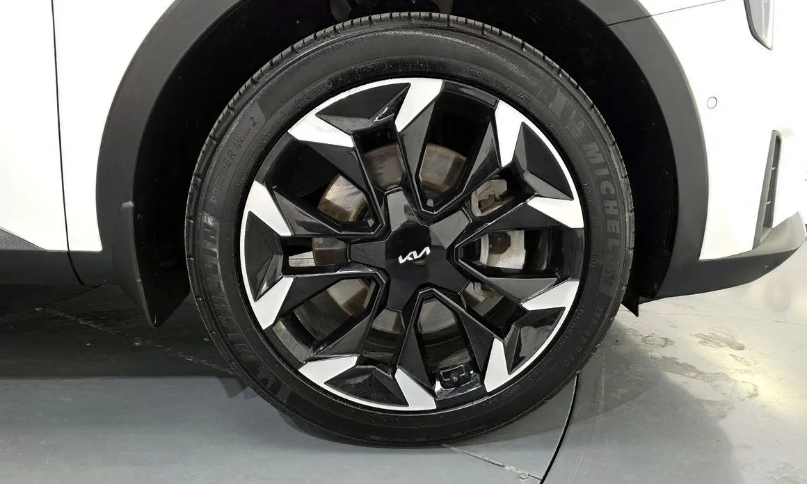 Kia Sorento — фото 7