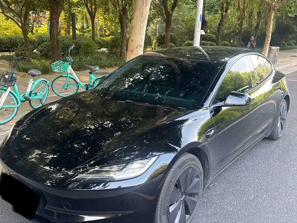 Tesla Model 3 — фото 1