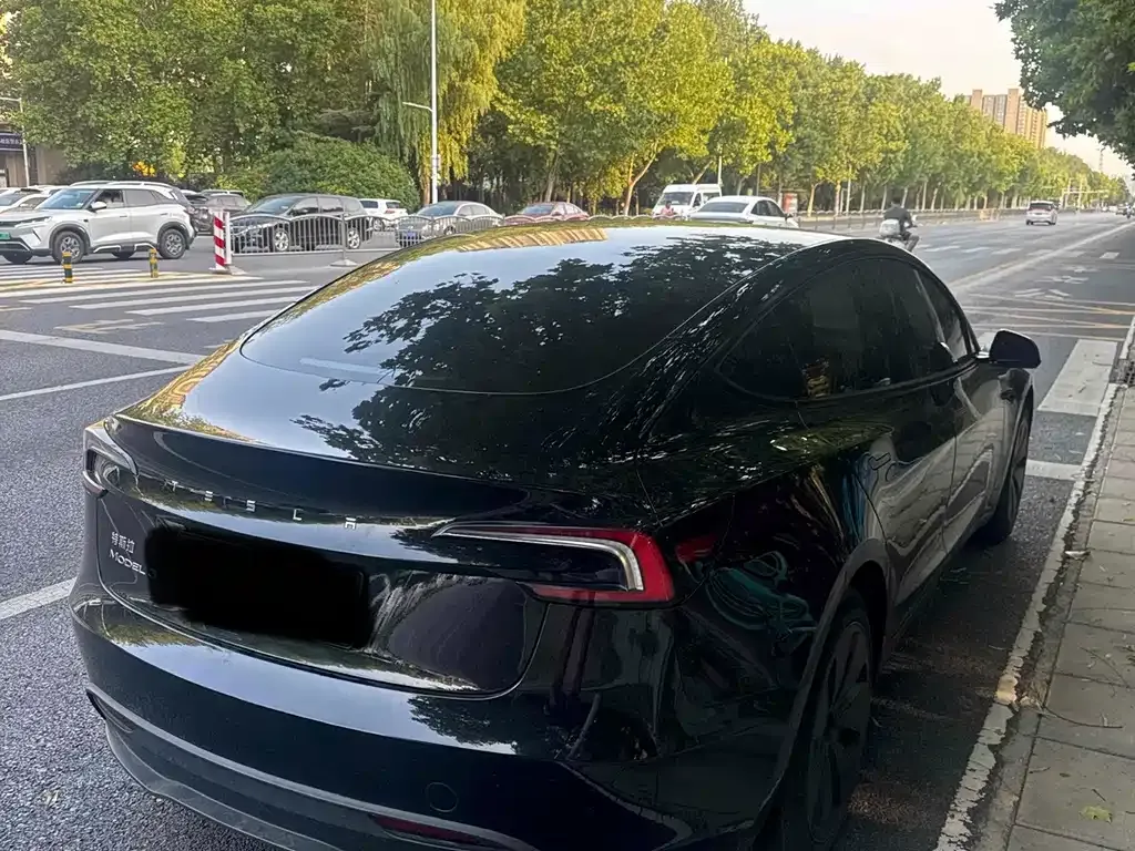 Tesla Model 3 — фото 5
