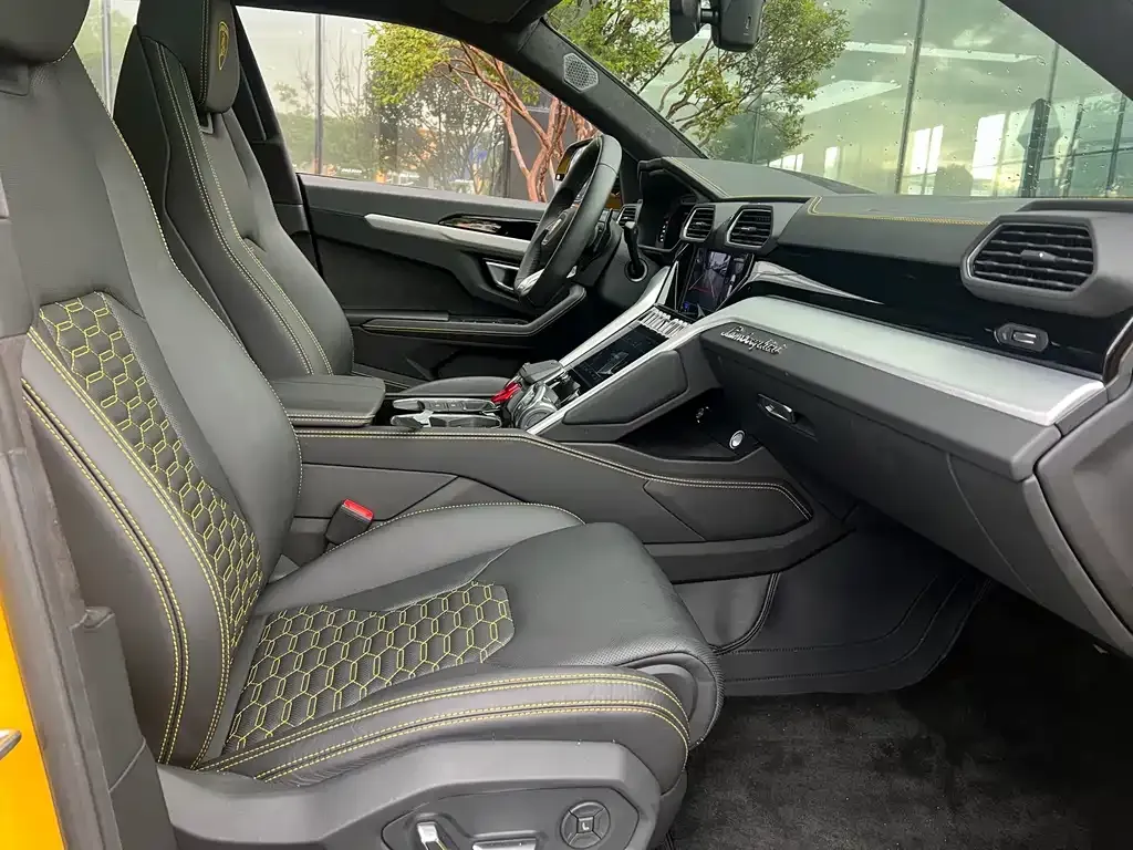 Lamborghini Urus — фото 9