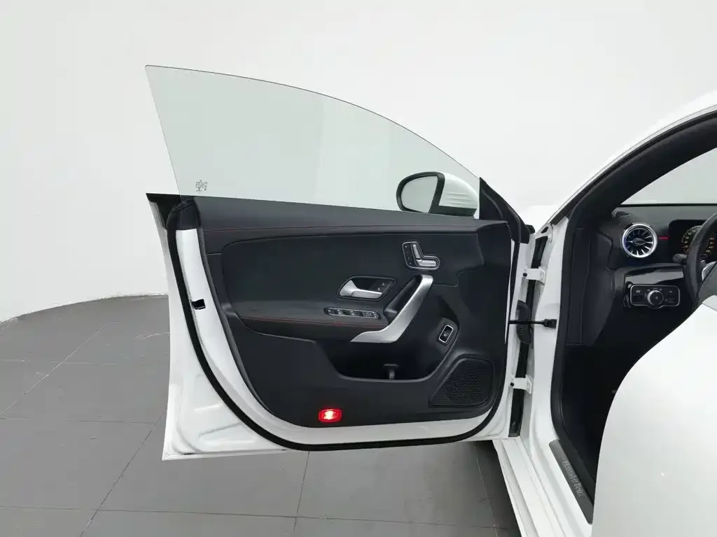 Mercedes-Benz CLA (Import) — фото 2