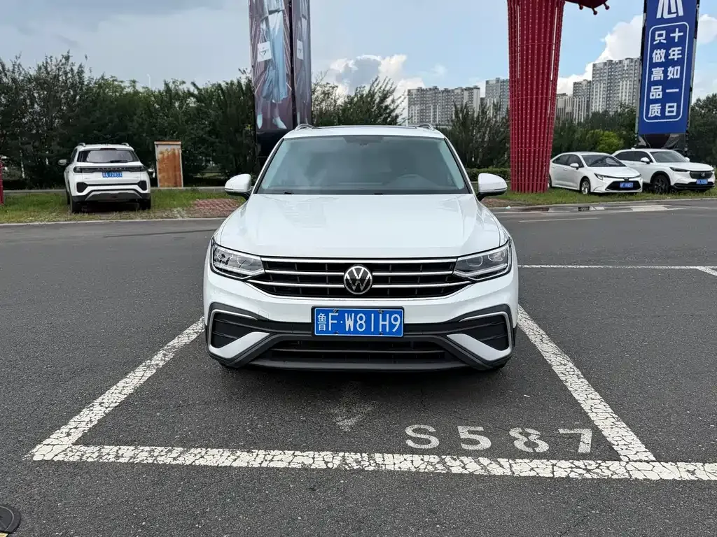 Volkswagen Tiguan L — фото 6