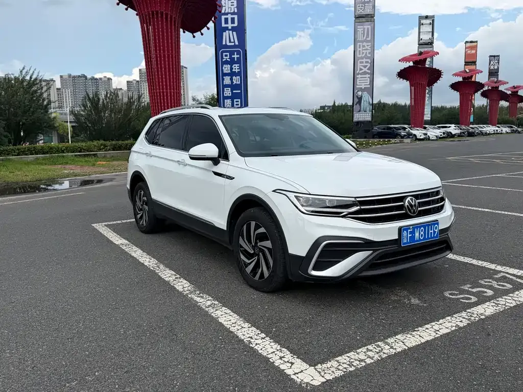 Volkswagen Tiguan L — фото 5