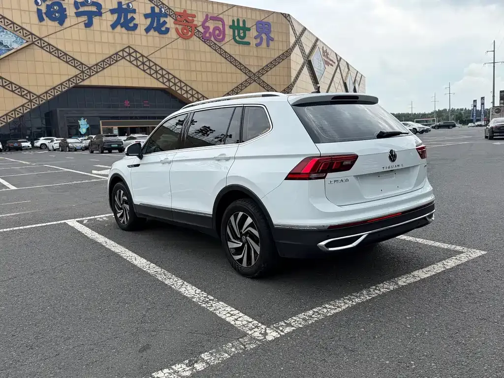 Volkswagen Tiguan L — фото 8