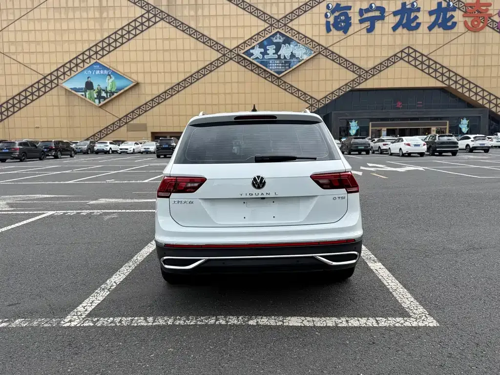 Volkswagen Tiguan L — фото 10